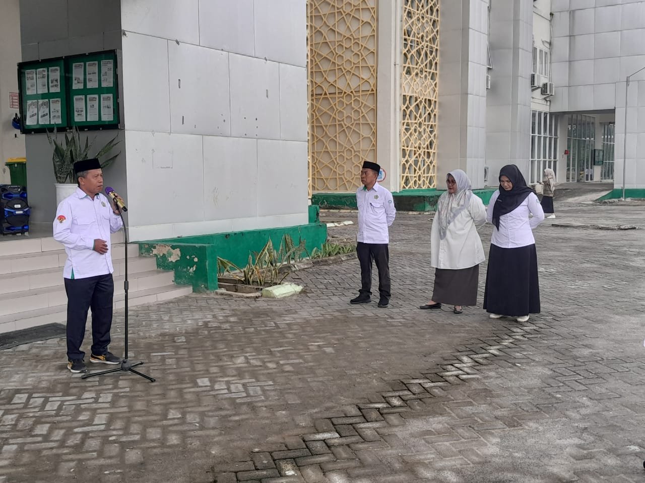 Pimpin Apel Pagi, Wakil Dekan III FEBI IAIN Palopo: Kekompakan Adalah Kunci