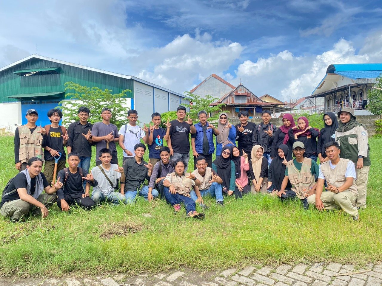Himasylva UIM Tanam Pohon Langka & Endemik di Kampus