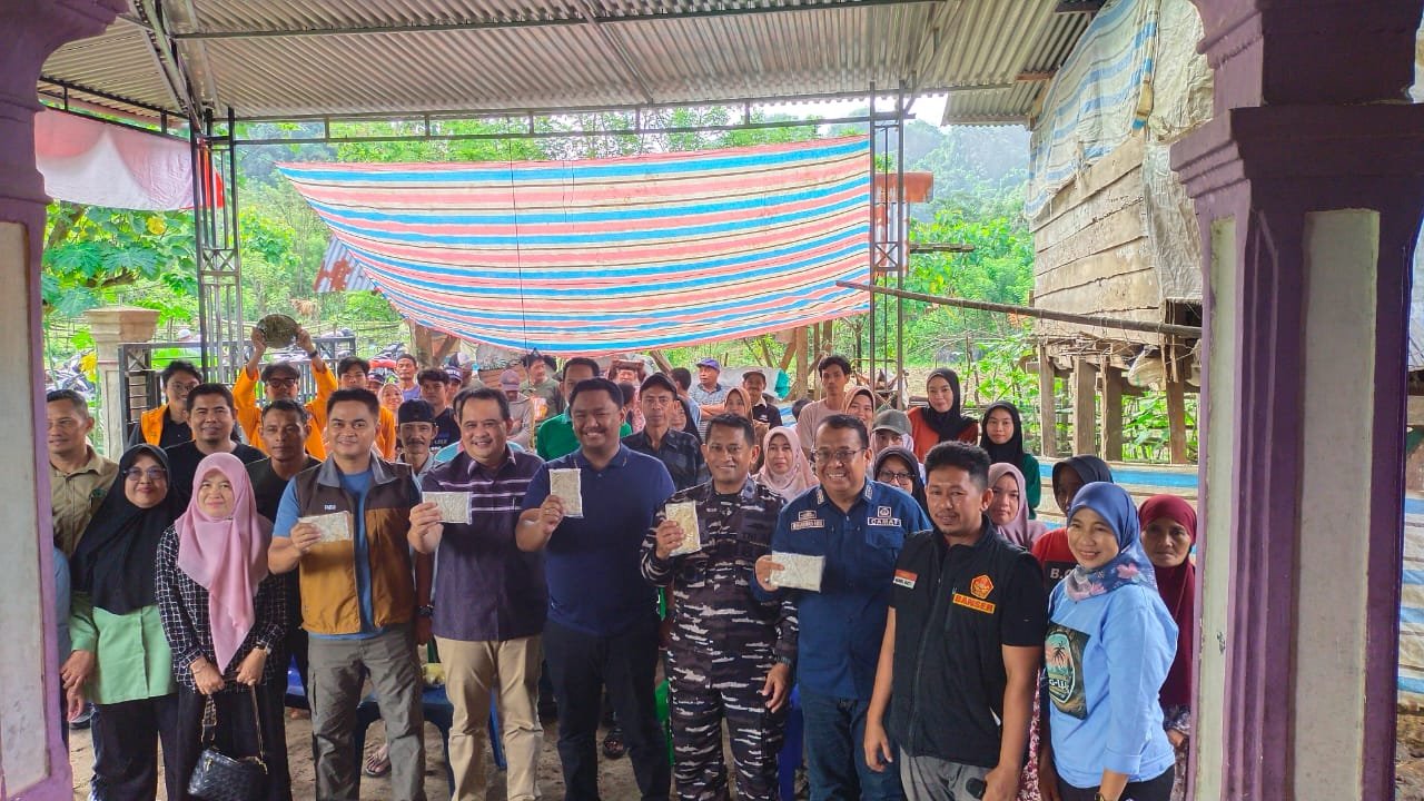 Wujud Nyata Sinergitas, Pemuda Ansor Maros Ikut Serta Pelaksanaan Panen Raya Kedelai