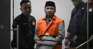 Teater Rompi Merah Putih, Oleh: Mubarak Djabal Tira