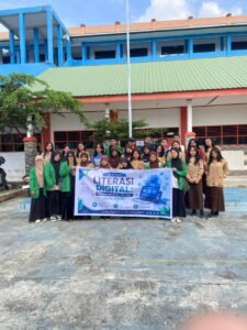 Cerdas & Bijak di Dunia Maya: Mahasiswa PAI UIN Palopo Gelar Seminar Literasi Digital di SMAN 6