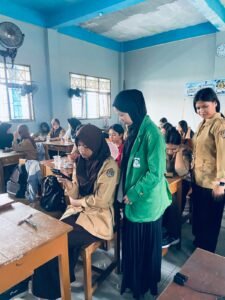 AI Bukan Sekadar Buat Tugas! Mahasiswa UIN Palopo Ajak Siswa SMAN 6 Melek Literasi Digital