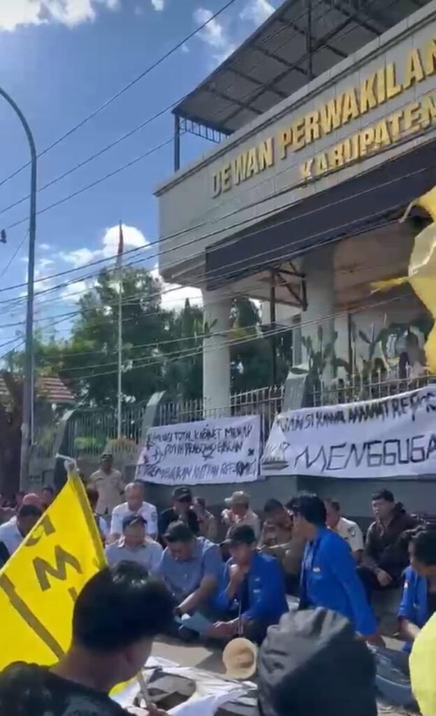 Antrean BBM Mengular, PMII Maros Desak Bupati & DPRD Bertindak