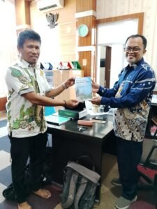 Perkaya Literatur Pendidikan, Dosen FTIK UIN Palopo Terbitkan Buku Educational Marketing Management
